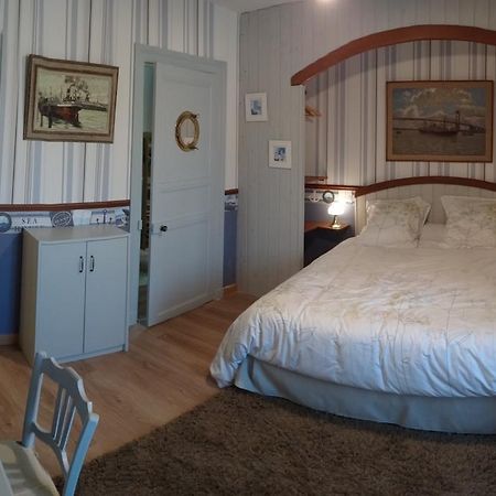 Logis Des Douves Bed & Breakfast Tiffauges Exterior photo