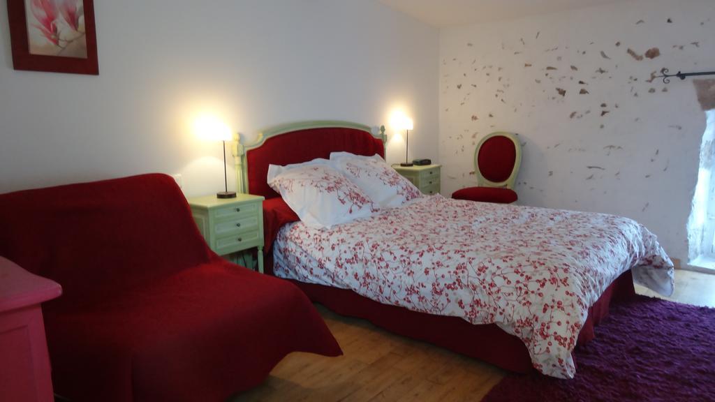 Logis Des Douves Bed & Breakfast Tiffauges Exterior photo
